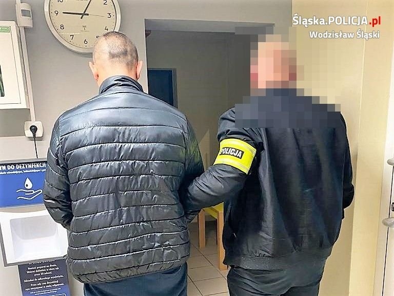 Tymczasem policjanci Komisariatu Policji w Gorzycach w...