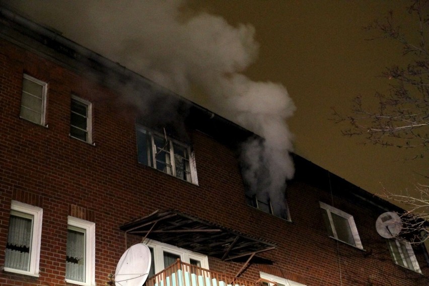 Wrocław: Pożar przy ul. Hallera. 40 osób ewakuowanych (ZDJĘCIA)