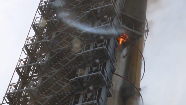 O pożarze w rafinerii poinformowało w czwartek białoruskie Ministerstwo ds. Sytuacji Nadzwyczajnych.