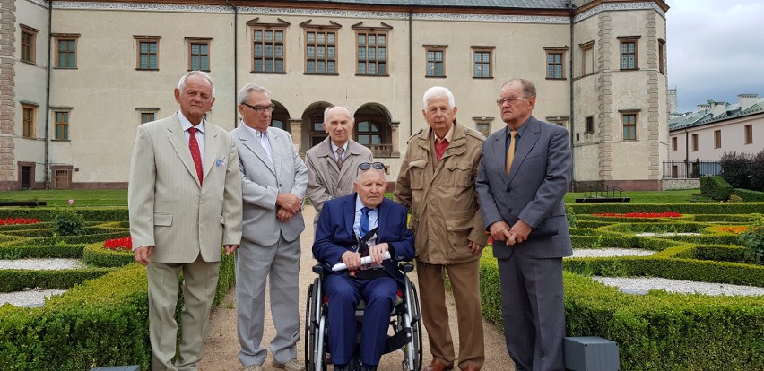 Absolwenci Technikum Budowlanego w Kielcach spotkali się 63 lata po maturze i wspominali piękne lata