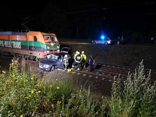 Pijany kierowca wjechał pod pociąg pod Częstochową. To kolejny wypadek na przejeździe w Blachowni