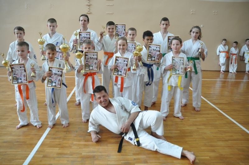 Medale skarżyskich karateków w Kobierzycach