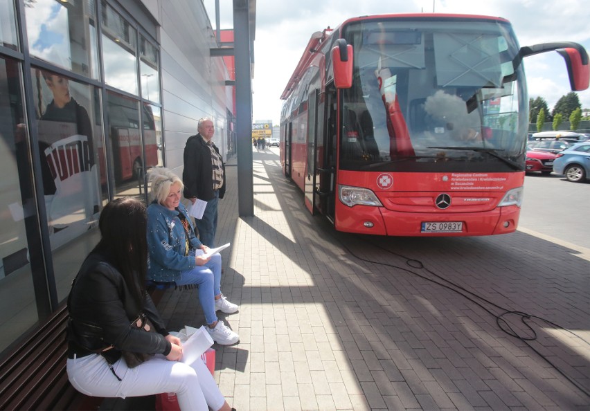 Mieszkańcy Szczecina oddają krew na apel Regionalnego...