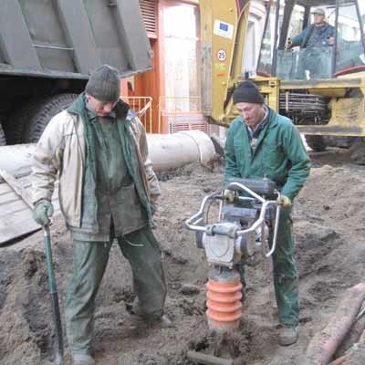 &#8211; Jest dużo do zrobienia na tym deptaku &#8211; mówią Krzysztof Drozdek i Janusz Pudło (po lewej).