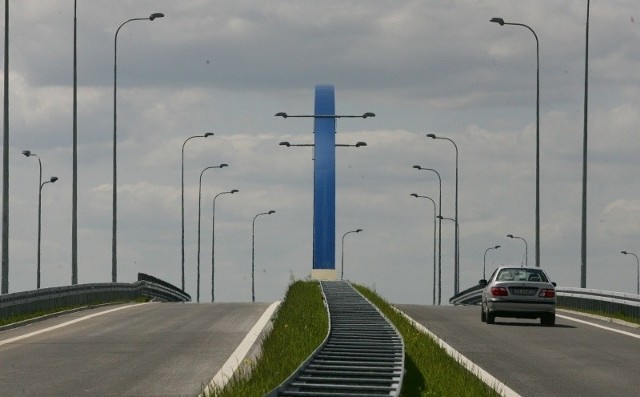 Można ominąć cetnrum Pyrzyc i Szczecin Płonię krozystacjąc z odcinka drogi szybkiego ruchu S3.