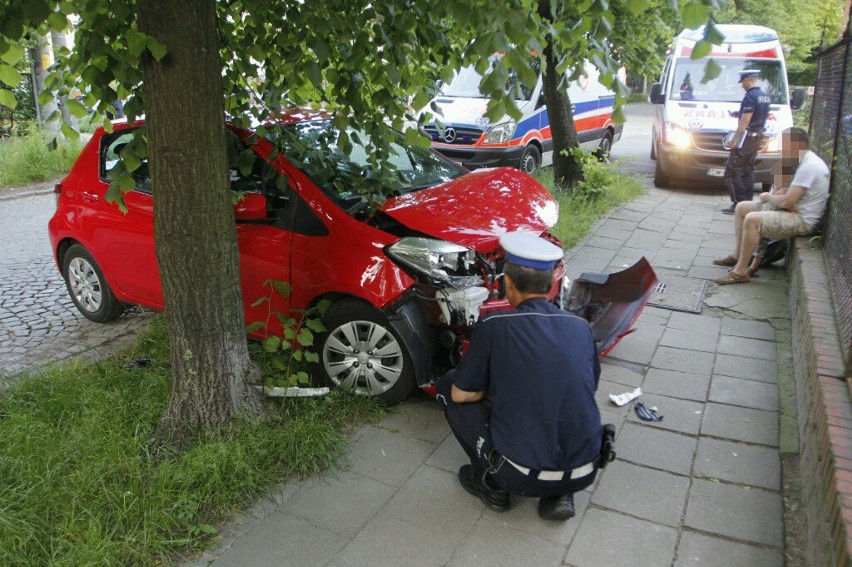 Wrocław: Wypadek na Wiosennej. Zderzyły się dwa samochody (ZDJĘCIA)