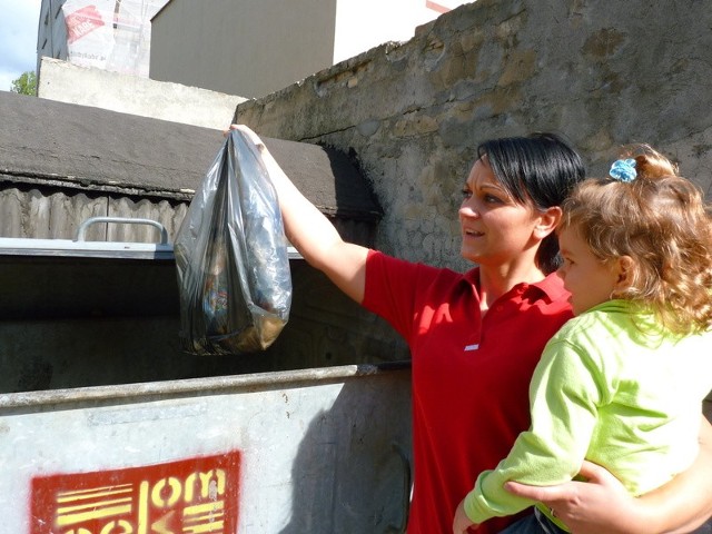 Magdalena Firmanty obawia się, że stawki za śmieci wzrosną.