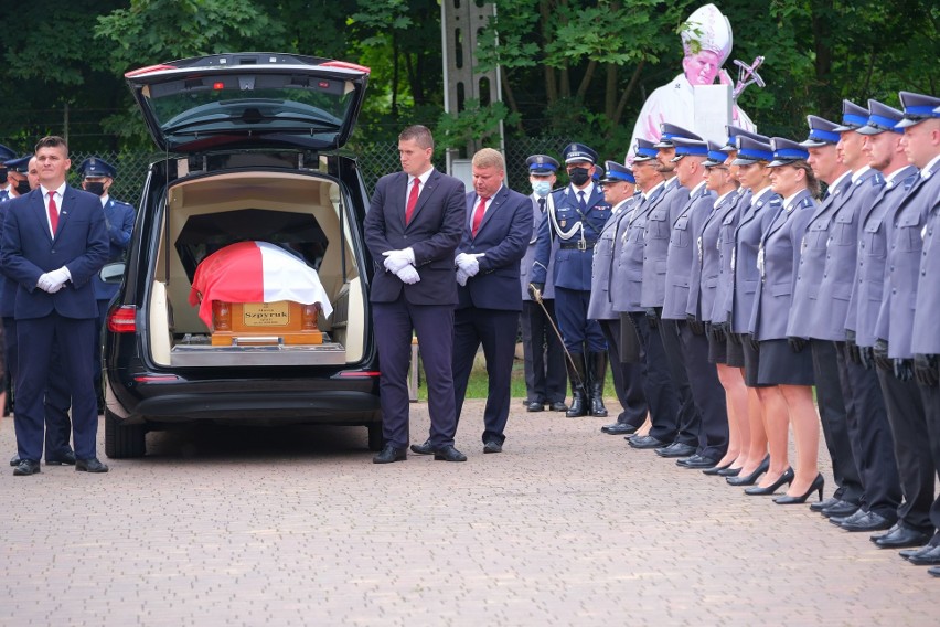 Pogrzeb Marcina Szpyruka [ZDJĘCIA] Policjant, który zginął ratując 12-latkę przed utonięciem, został pochowany w Siedlcach