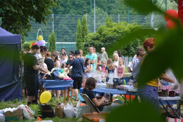 W sobotę, 3 lipca, przy parku linowym w Dolinie Gęśnika w Zielonej Górze odbył się piknik charytatywny, którego celem była zbiórka funduszy na operacje dla małej Klary Ślązak.