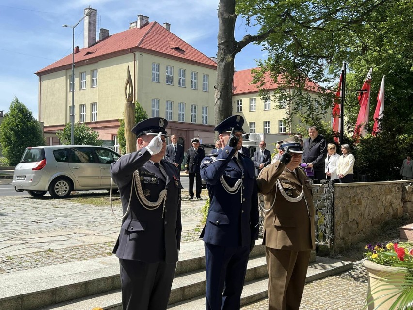 Obchody Narodowego Dnia Zwycięstwa w Sandomierzu. Złożono kwiaty i odmówiono modlitwę. Zobacz zdjęcia