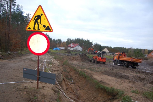 Listopad 2012, prace przy budowie ulicy Żeglarskiej, jeszcze w wersji z kruszywem.