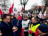 Protestujący rolnicy z powiatu makowskiego spotkali się z marszałkiem sejmu Szymonem Hołownią, który przyjechał 23.02.2024 do Ciechanowa