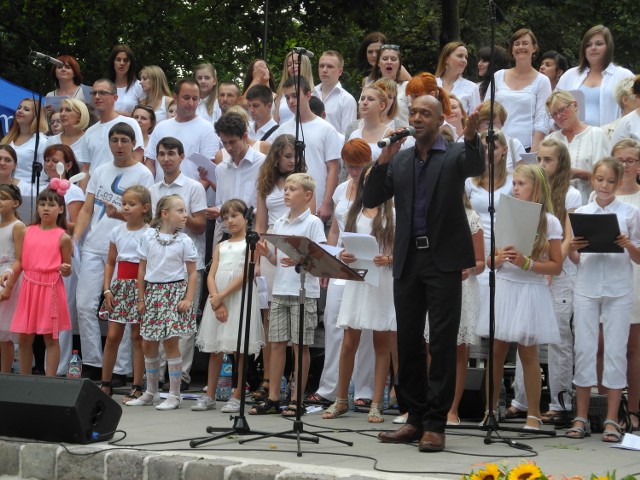 Wspólnie z uczestnikami warsztatów śpiewał Ken Norris.