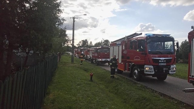 Do gaszenia pożaru w Marianowie w powiecie kozienickim przybyły cztery strażackie jednostki.