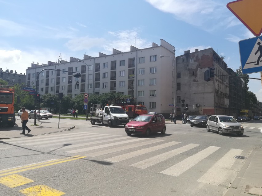 Ciężarówka zerwała trakcję tramwajową na ul. Kilińskiego. Tramwaje i autobusy jeżdżą objazdami