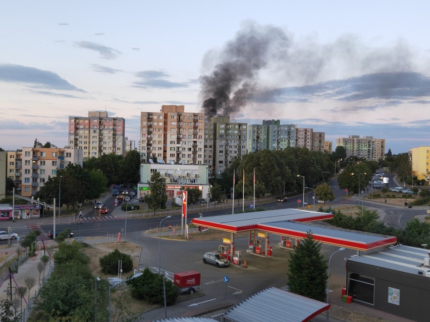 Z relacji świadków wynikało, że dym unoszący się nad...