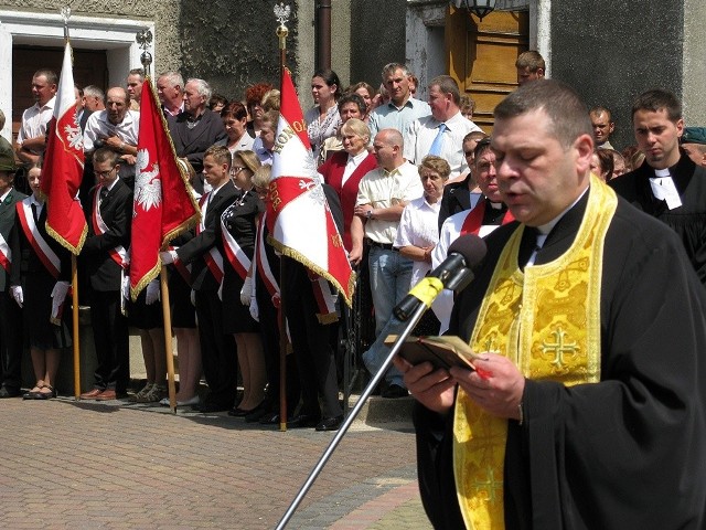 Borowy Mlyn - uroczystośc poświecona saperom i poświecenie Grobu Nieznanych Zolnierzy