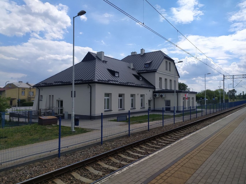 Dworzec kolejowy w Niedrzwicy Dużej po modernizacji