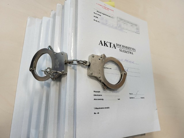 Śledztwa dotyczące oszustwa i przechwycenia paneli fotowoltaicznych prowadza policjanci z powiatu krakowskiego pod nadzorem prokuratury