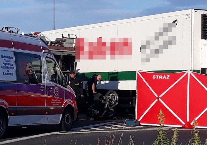 Śmiertelny wypadek koło Zieleniewa. Motocykl uderzył w ciężarówkę