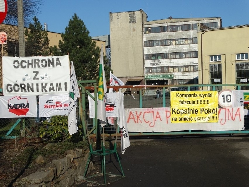 Protest w kopalni Pokój: Pracowników wspiera Huta Katowice i nie tylko [ZDJĘCIA] Strajk na Śląsku