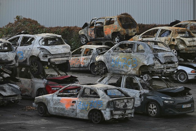 Prawie 700 aut spalono podczas sylwestra we Francji