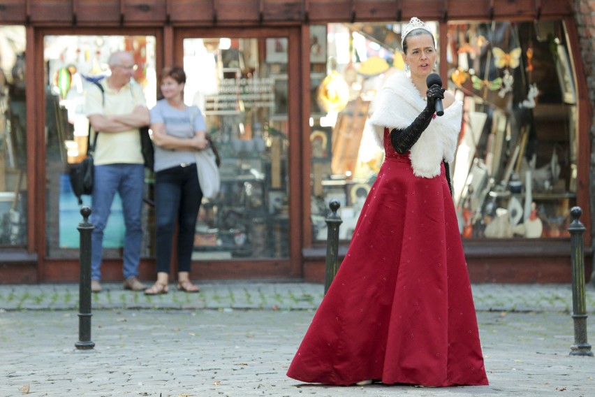 Niezwykłe koncerty na ulicach Słupska. Zobacz zdjęcia z "Operetki na WYNOS!"