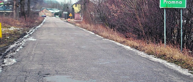 Na drodze powiatowej Promna - Daltrozów układany będzie między innymi nowy asfalt. 