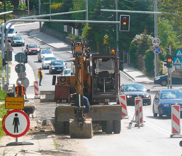 Utrudnienia w ruchu na ul. Asnyka nie skończą się szybko