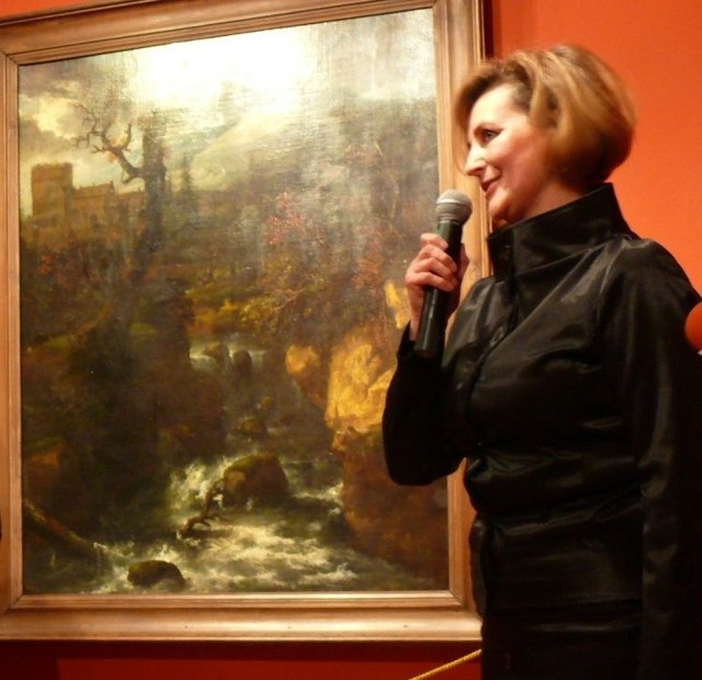 Na wernisażu wystawy "Książęca kolekcja&#8221; dyrektor muzeum Lucyna Mizera.