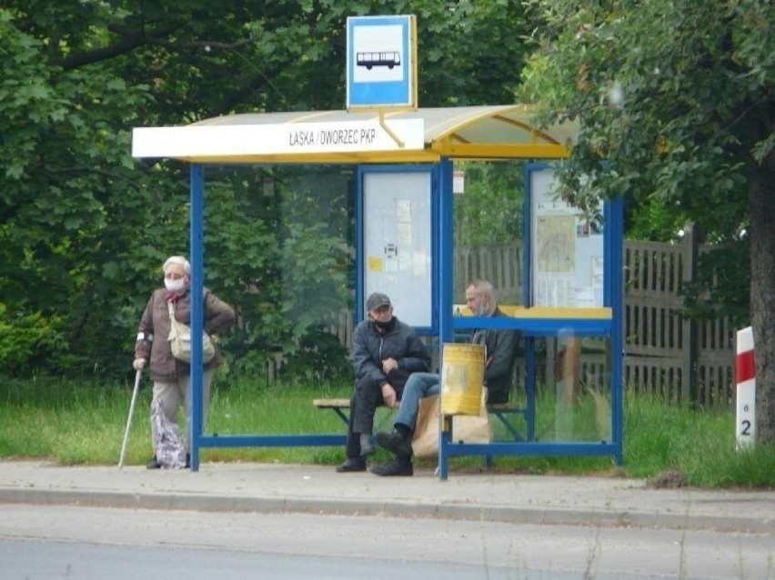 Wszystkich Świętych w czasie epidemii. Organizacja ruchu w okolicy cmentarza w Pabianicach