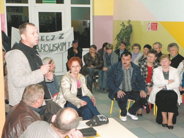 - To jest nasza parafia, ale nie nasz proboszcz - mówił na zebraniu przed dwoma tygodniami Marek Jabłoński (z lewej)
