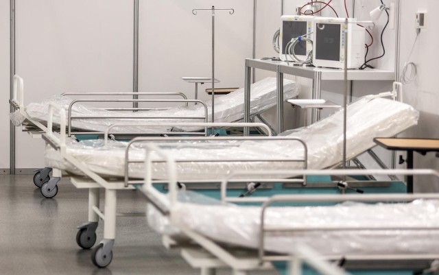 7 lutego zajętych jest 1465 łóżek dla pacjentów chorych na COVID-19. To o 124 więcej niż dzień wcześniej. 