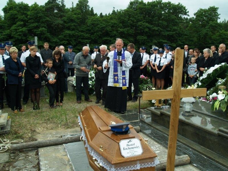 Sierżant Kochanowicz pochowany został na cmentarzu w Nowej...
