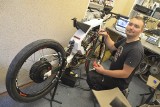 Adrian z Gorzowa buduje rowery szybkie jak wiatr [WIDEO]