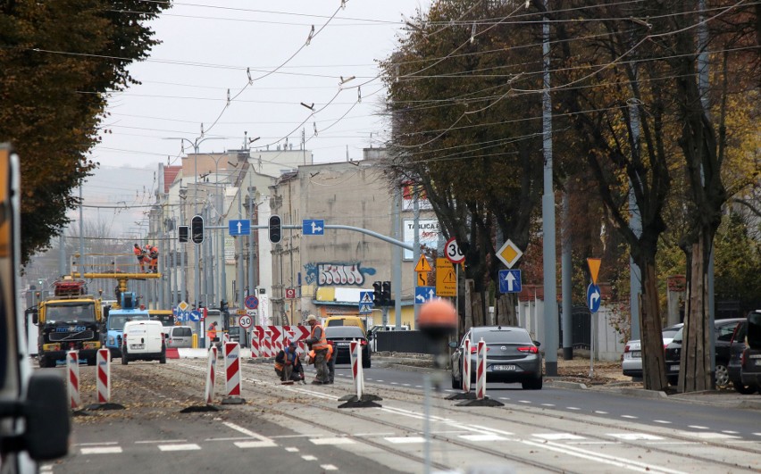 Wzdłuż ulicy Chełmińskiej w Grudziądzu trwają prace...