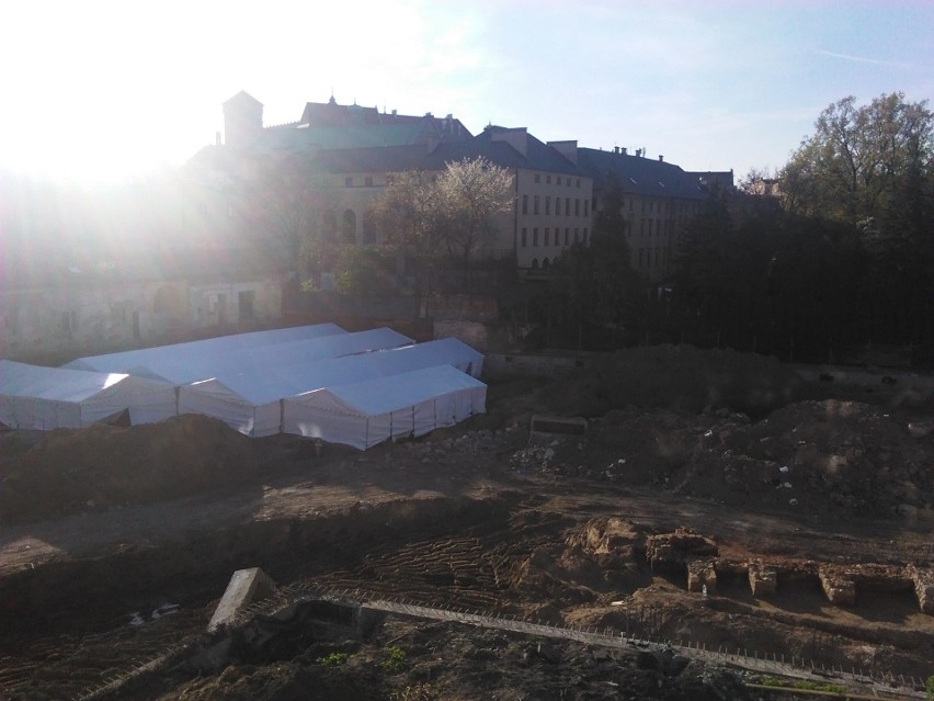 Kraków. Budują hotel z apartamentowcem na cmentarzu