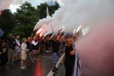 Z pochodniami na rondzie w centrum Kielc. "Godzina W" na cześć powstańców warszawskich [WIDEO, ZDJĘCIA]