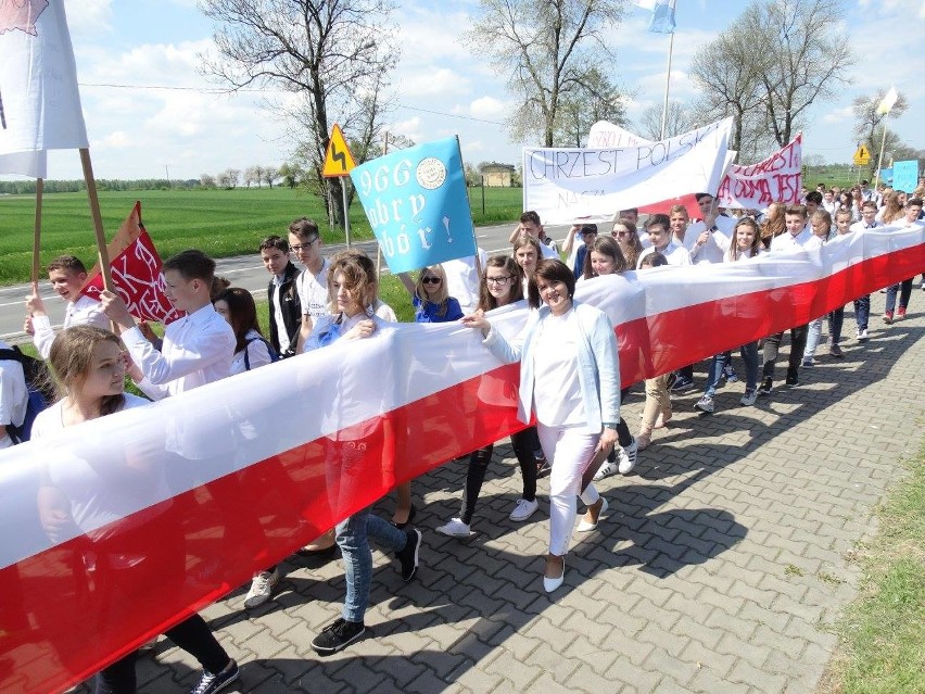 Ulicami Zakrzewa przeszedł Marsz Jubileuszowy z okazji 1050...