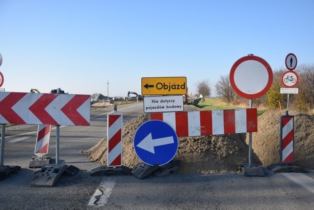 Fragment budowy drogi prowadzącej do wiaduktu nad S7 w okolicach Nowego Dworu Gdańskiego