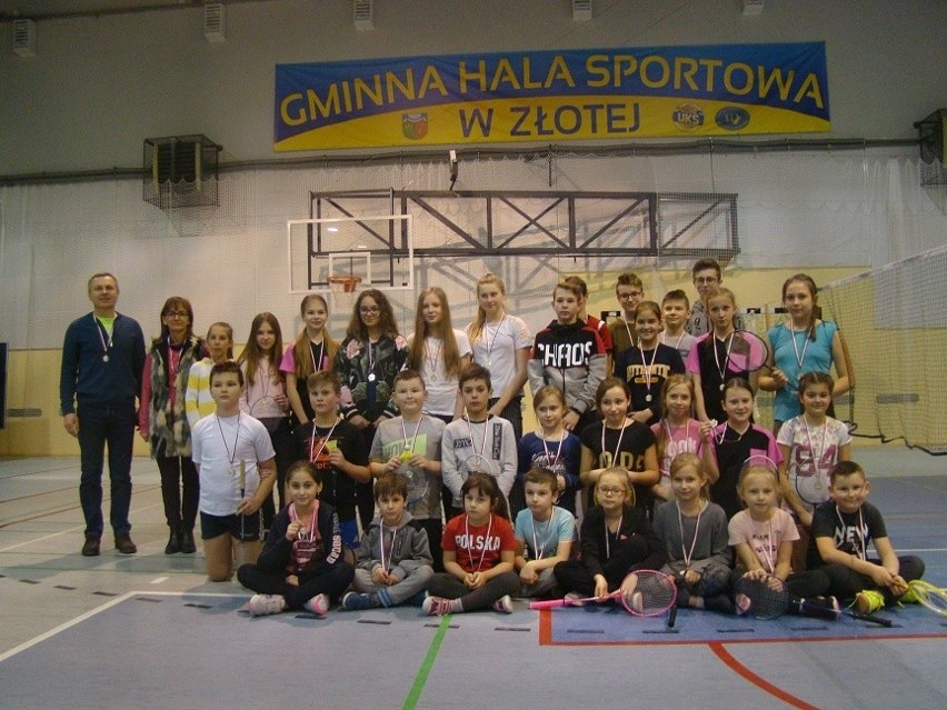Bezpieczne ferie na sportowo w gminie Złota. Udany turniej badmintona - medale dostali wszyscy uczestnicy [ZDJĘCIA]