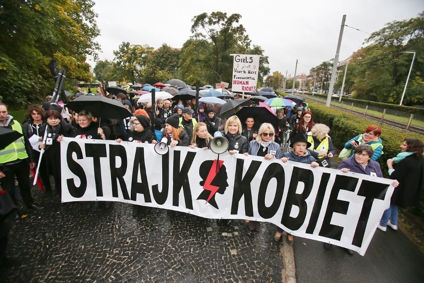 Czarny Wtorek we Wrocławiu. Marsz i protest w Rynku [ZDJĘCIA]