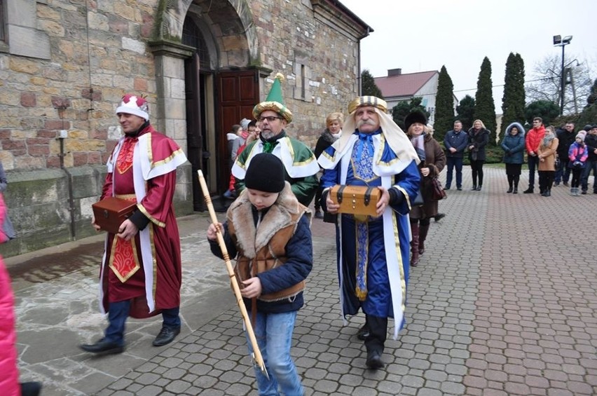 Trzej Królowie z Łopuszna - radni gminy Łopuszno: Mariusz...