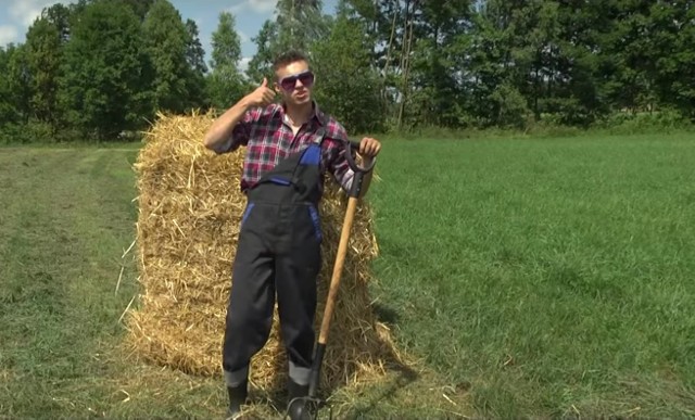 Życie na wsi stało się inspiracją dla powstania wielu piosenek, które podbiły listy przebojów. W tematyce wiejskiej przodują artyści wykonujący disco-polo, ale nie brakuje też takich muzyków jak Grzegorz Ciechowski czy Urszula Sipińska. Zobaczcie największe hity. Przejdź do następnego klipu ------->