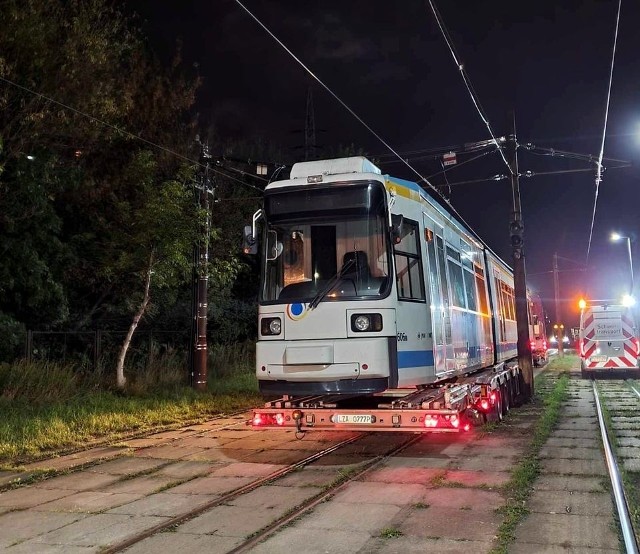 Nocą z soboty na niedzielę do Łodzi dotarły dwa pierwsze tramwaje GT6M - ZR, zakupione przez Miejskie Przedsiębiorstwo Komunikacyjne. MPK-Łódź kupiło łącznie dziesięć używanych tramwajów od przewoźnika niemieckiego miasta Jena
