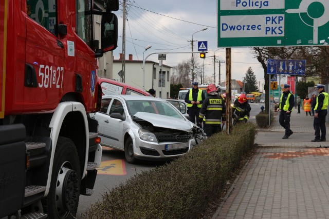 Wypadek w Rybniku na Wodzisławskiej. Dwie osoby w szpitalu