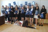 Maturzyści z Powiatowego Zespołu Szkół w Bodzentynie zakończyli rok szkolny. Zobaczcie zdjęcia z uroczystości