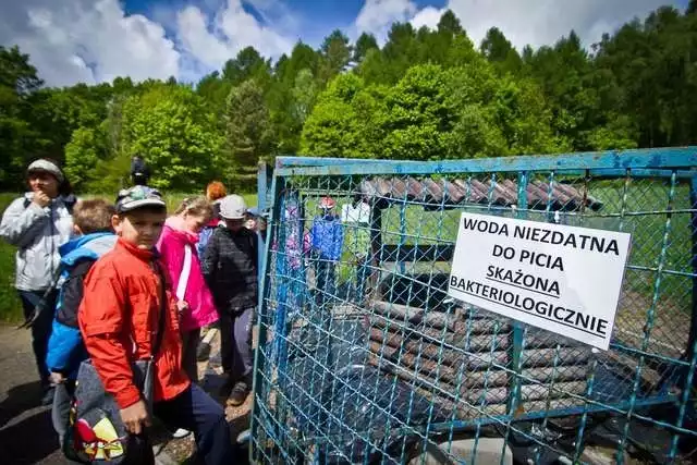 Ze źródełka nie można brać wody i nie wiadomo, kiedy ponownie zostanie otwarte