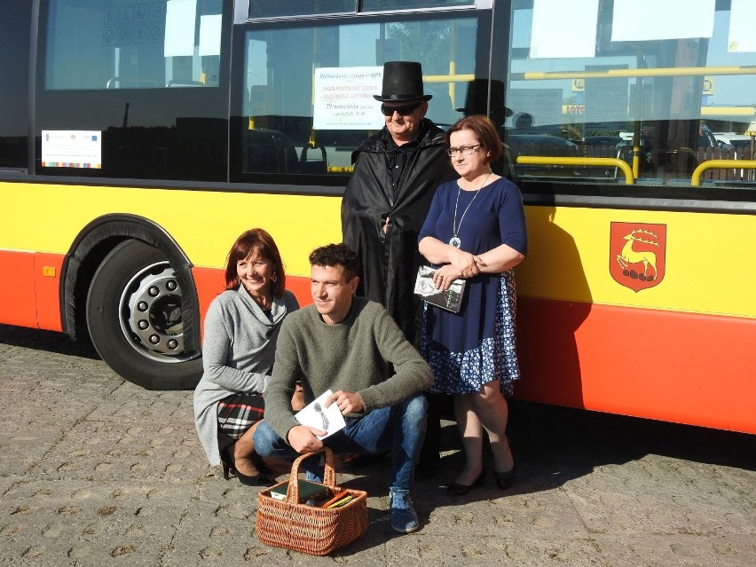 Zaczarowany autobus MPK z okazji Ogólnopolskiej akcji głośnego czytania