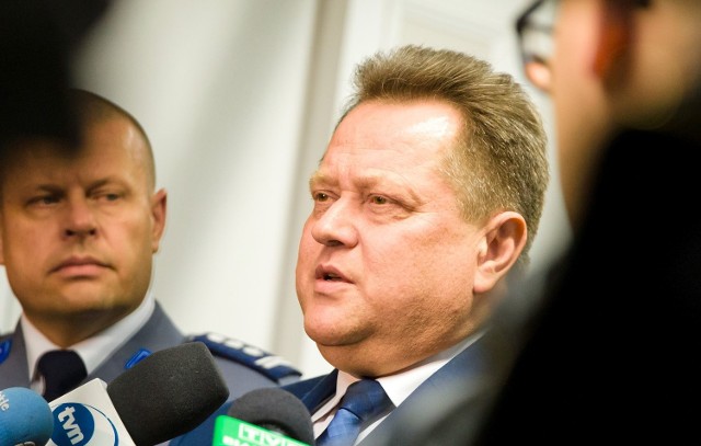 Jarosław Zieliński polecił komendantowi głównemu policji inspektorowi Zbigniewowi Majowi, przedstawienie wyjaśnień w sprawie akcji, podczas której policja miała stosować przemoc i wymuszać zeznania od zatrzymanej grupy kibiców.